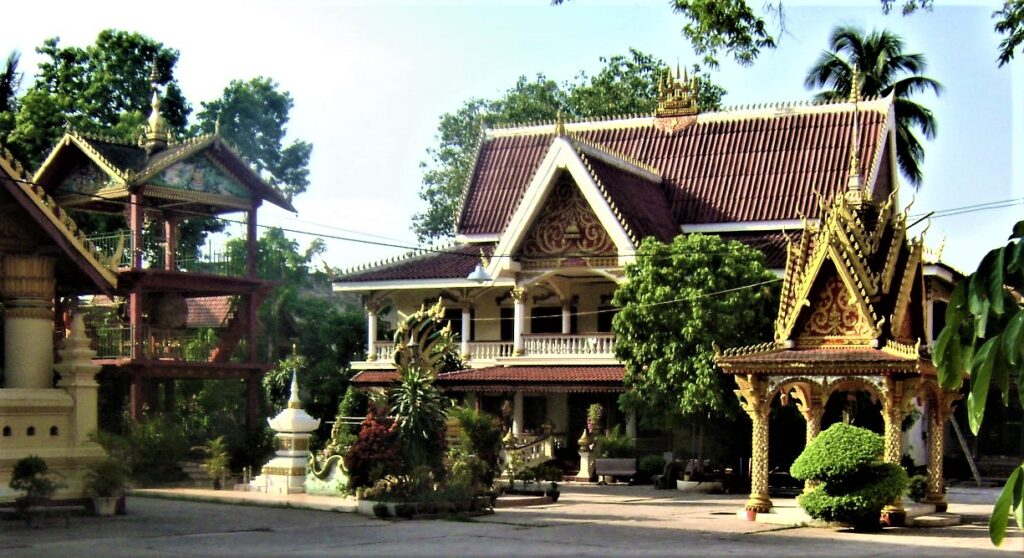 https://fuzzykensblog.com/visit-laos-for-holidays-business/